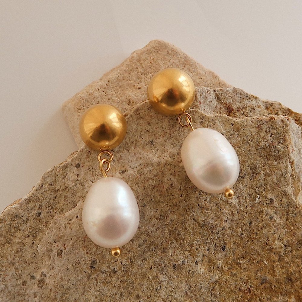 NEW 18K Gold Plated Freshwater Pearl Drop Earrings - Picture 1 of 10